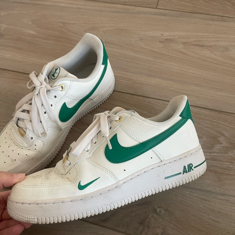 Nike Air Force 1 ‘07s White Sneakers with Green 40th Anniversary - Picture 2 of 8
